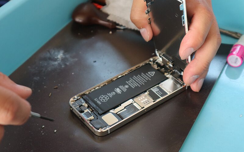 iPhone5S修理の様子