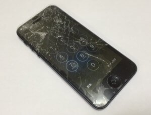 iPhoneガラス修理前